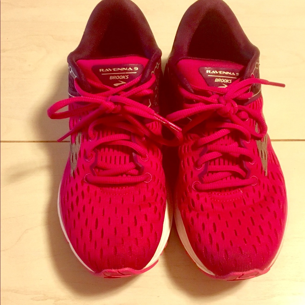 Used Brooks Ravenna 9 size 7.5